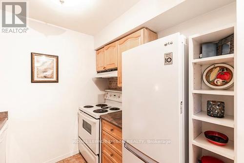 303 - 39 Jarvis Street, Toronto, ON - Indoor Photo Showing Kitchen