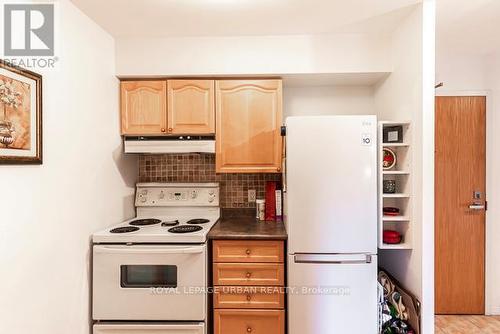 303 - 39 Jarvis Street, Toronto, ON - Indoor Photo Showing Kitchen