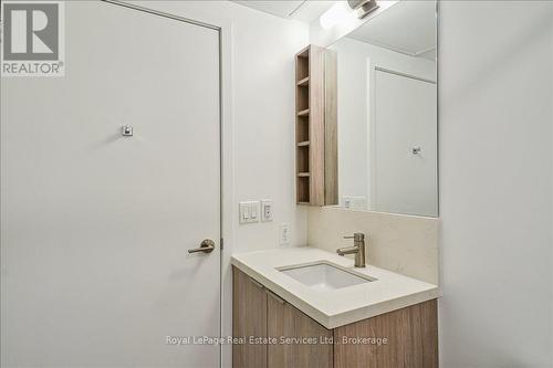 327 - 2020 Bathurst Street, Toronto (Humewood-Cedarvale), ON - Indoor