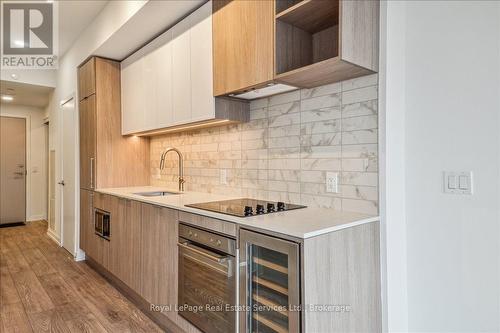 327 - 2020 Bathurst Street, Toronto (Humewood-Cedarvale), ON - Indoor Photo Showing Kitchen