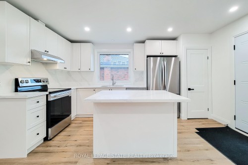 53 Winchester Boulevard, Hamilton, ON - Indoor Photo Showing Kitchen