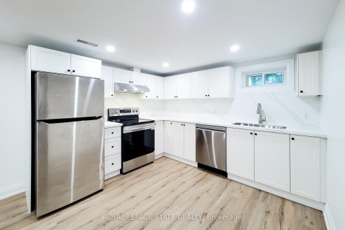53 Winchester Boulevard, Hamilton, ON - Indoor Photo Showing Kitchen