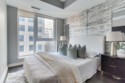 618-199 Richmond Street W, Toronto, ON - Indoor Photo Showing Bedroom