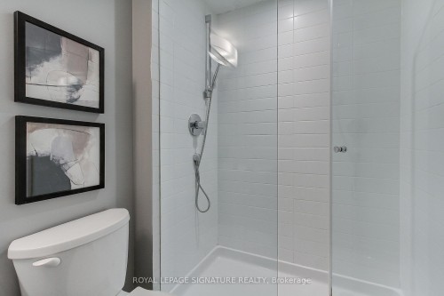 618-199 Richmond Street W, Toronto, ON - Indoor Photo Showing Bathroom