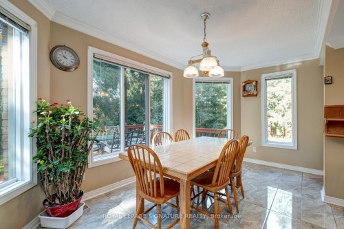 4 Ruth Court, Whitchurch-Stouffville, ON - Indoor Photo Showing Dining Room