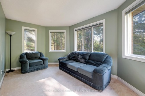 4 Ruth Court, Whitchurch-Stouffville, ON - Indoor Photo Showing Living Room