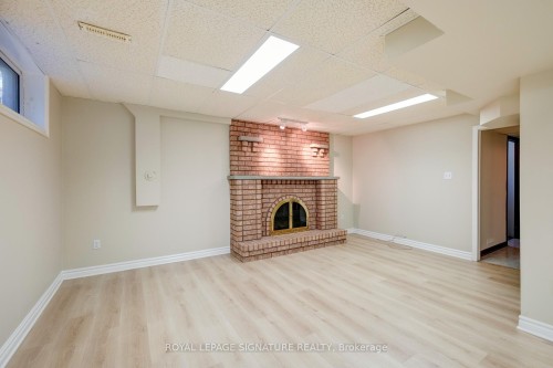 4 Ruth Court, Whitchurch-Stouffville, ON - Indoor With Fireplace