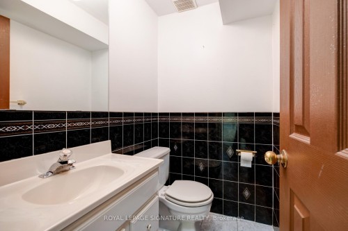 4 Ruth Court, Whitchurch-Stouffville, ON - Indoor Photo Showing Bathroom