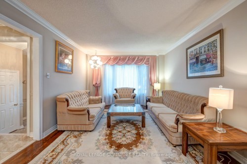 4 Ruth Court, Whitchurch-Stouffville, ON - Indoor Photo Showing Living Room