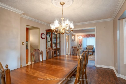 4 Ruth Court, Whitchurch-Stouffville, ON - Indoor Photo Showing Dining Room