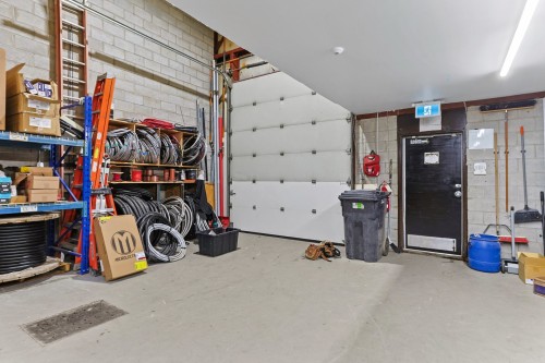 Garage - H-250 Boul. Ford, Châteauguay, QC - Indoor Photo Showing Garage