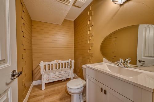 1501 15Th Avenue, Vernon, BC - Indoor Photo Showing Bathroom
