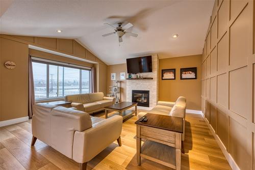 1501 15Th Avenue, Vernon, BC - Indoor Photo Showing Living Room With Fireplace