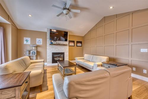 1501 15Th Avenue, Vernon, BC - Indoor Photo Showing Living Room With Fireplace