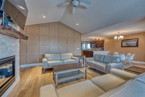 1501 15Th Avenue, Vernon, BC - Indoor Photo Showing Living Room With Fireplace