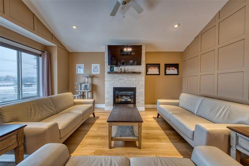 1501 15Th Avenue, Vernon, BC - Indoor Photo Showing Living Room With Fireplace