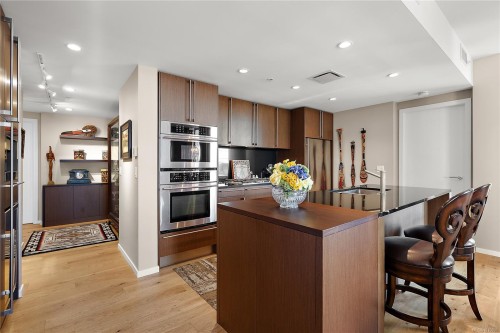 205-100 Saghalie Rd, Victoria, BC - Indoor Photo Showing Kitchen
