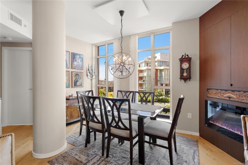 205-100 Saghalie Rd, Victoria, BC - Indoor Photo Showing Dining Room