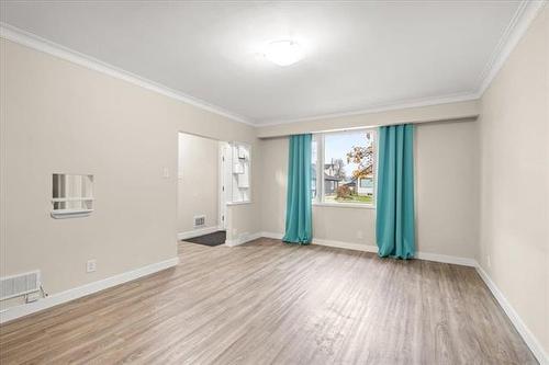 1074 Burrows Ave, Winnipeg, MB 