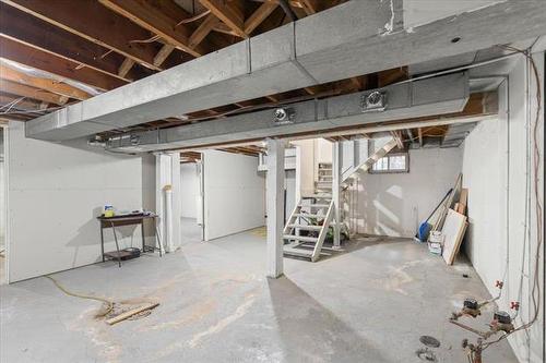 1074 Burrows Ave, Winnipeg, MB 