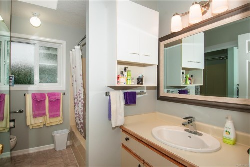 290 Renz Rd, Parksville, BC 