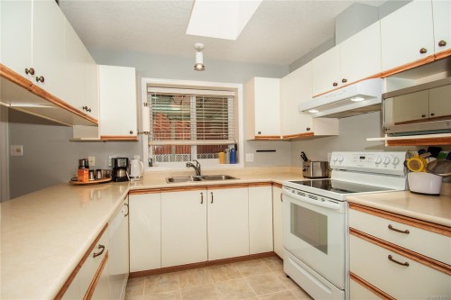 290 Renz Rd, Parksville, BC 