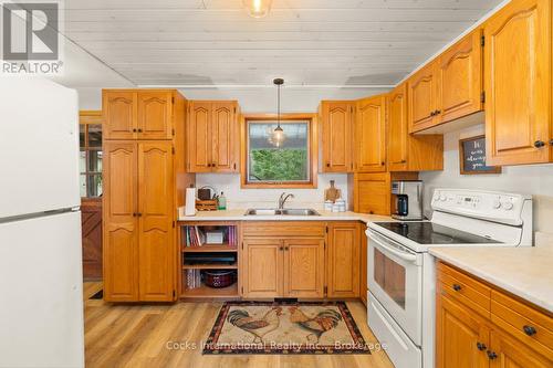 621 Chapman Strong Road, Strong, ON - Indoor Photo Showing Kitchen With Double Sink