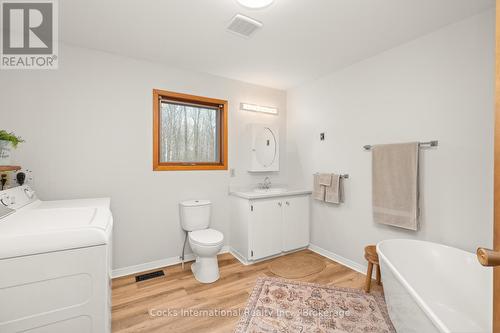 621 Chapman Strong Road, Strong, ON - Indoor Photo Showing Bathroom