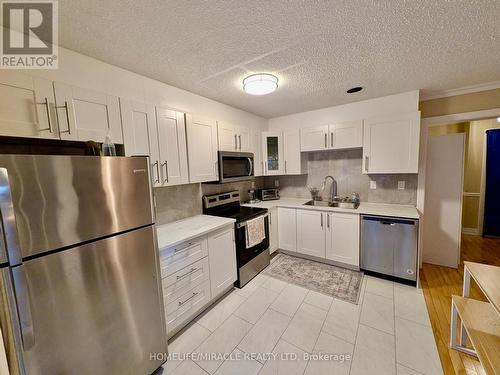 Ground Floor Unit - 515 Louis Drive, Mississauga, ON - Indoor Photo Showing Kitchen