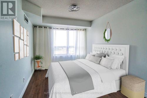 716 - 25 Kingsbridge Garden Circle, Mississauga, ON - Indoor Photo Showing Bedroom