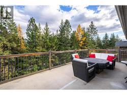 spacious balcony/deck off the dining room - 