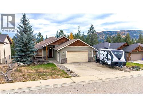 lots of room to park a large RV or boat - 1701 Mountain View Avenue, Lumby, BC - Outdoor