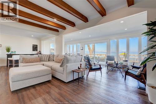 423 Charron Beach, Lakeshore, ON - Indoor Photo Showing Living Room