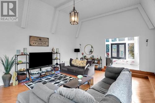 2459 Noella Crescent, Niagara Falls (Casey), ON - Indoor Photo Showing Living Room