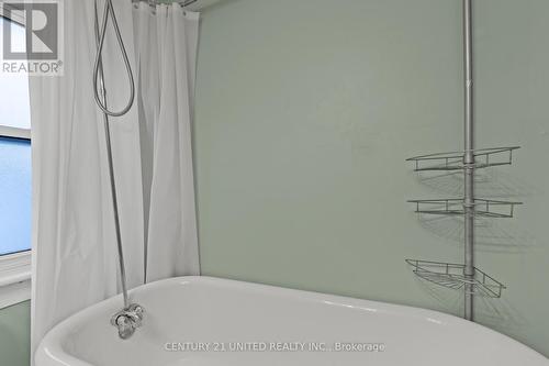 16 Locust Street, Welland (Prince Charles), ON - Indoor Photo Showing Bathroom