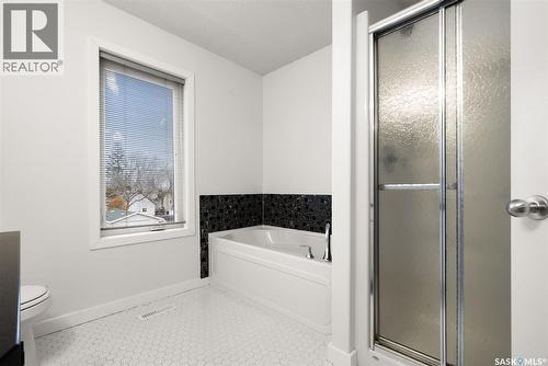 354 Ottawa Street, Regina, SK - Indoor Photo Showing Bathroom
