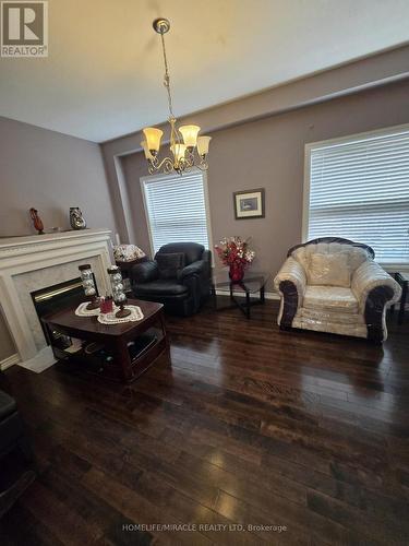 10 Gina Drive, Vaughan, ON - Indoor Photo Showing Living Room