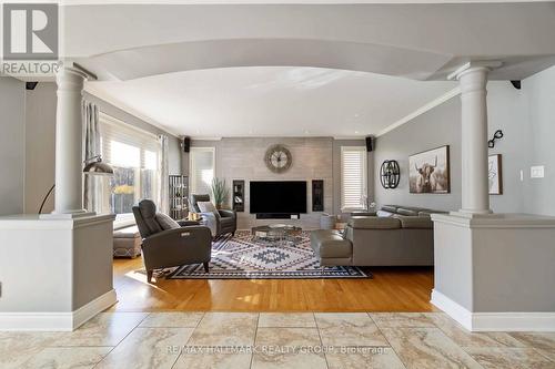 137 Goodman Drive, Ottawa, ON - Indoor Photo Showing Living Room