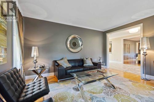 137 Goodman Drive, Ottawa, ON - Indoor Photo Showing Living Room