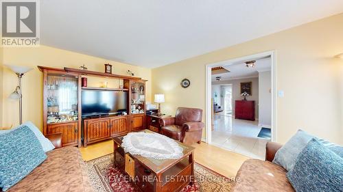 1380 Daniel Creek Road, Mississauga, ON - Indoor Photo Showing Living Room