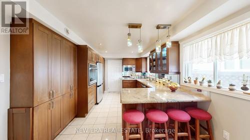 1380 Daniel Creek Road, Mississauga, ON - Indoor Photo Showing Kitchen With Upgraded Kitchen
