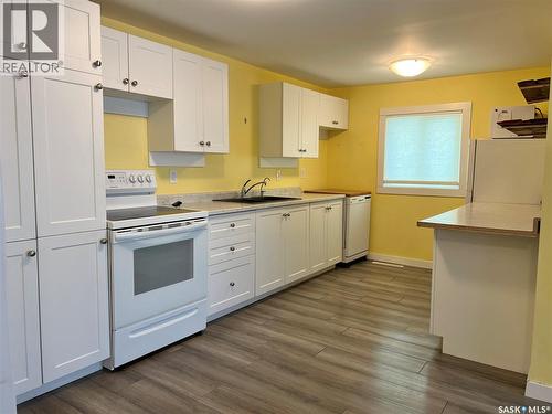 113-117 Second Street E, Yellow Creek, SK - Indoor Photo Showing Kitchen