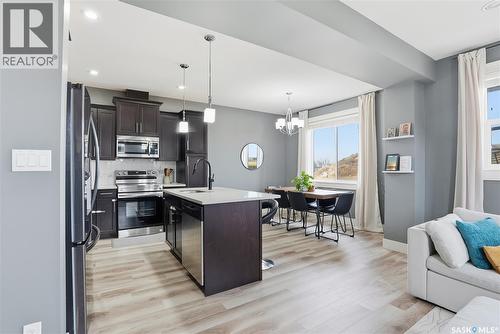 17 600 Maple Crescent, Warman, SK - Indoor Photo Showing Kitchen With Stainless Steel Kitchen With Upgraded Kitchen