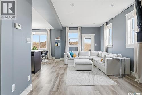 17 600 Maple Crescent, Warman, SK - Indoor Photo Showing Living Room