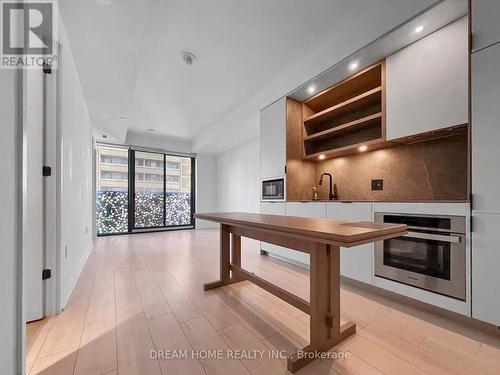 1413 - 55 Charles Street, Toronto, ON - Indoor