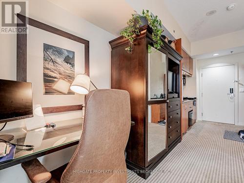 2005 - 1 King Street W, Toronto, ON - Indoor Photo Showing Other Room