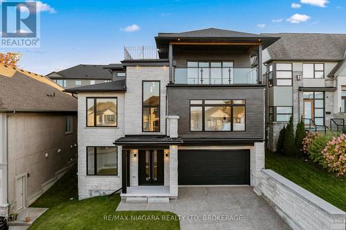 13 Kenmir Avenue, Niagara-On-The-Lake (St. Davids), ON - Outdoor With Balcony With Facade