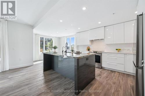 102 - 99A Farley Road, Centre Wellington (Fergus), ON - Indoor Photo Showing Kitchen With Upgraded Kitchen