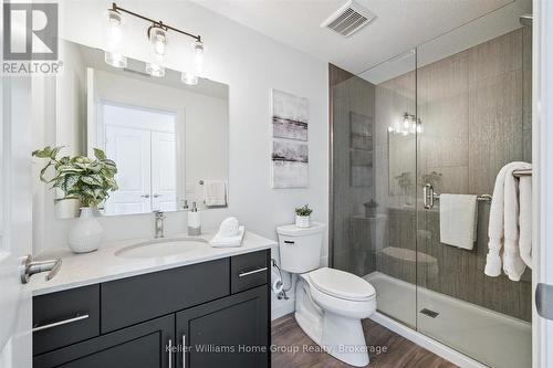 102 - 99A Farley Road, Centre Wellington (Fergus), ON - Indoor Photo Showing Bathroom
