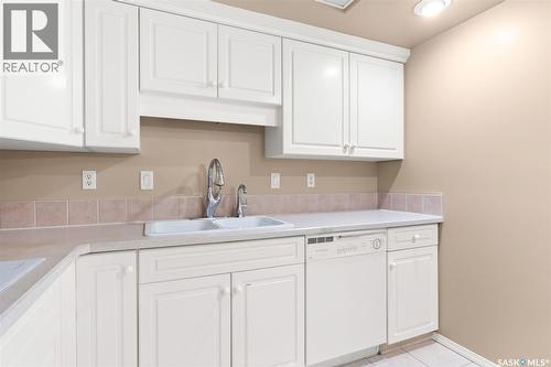 323 2330 Hamilton Street, Regina, SK - Indoor Photo Showing Kitchen With Double Sink